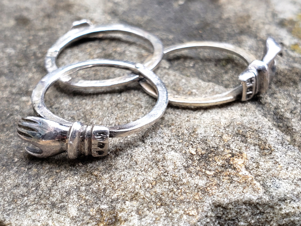 Fede Gimmel Ring / Claddagh Ring / Hands clasping band / Hidden Heart / Promise Ring