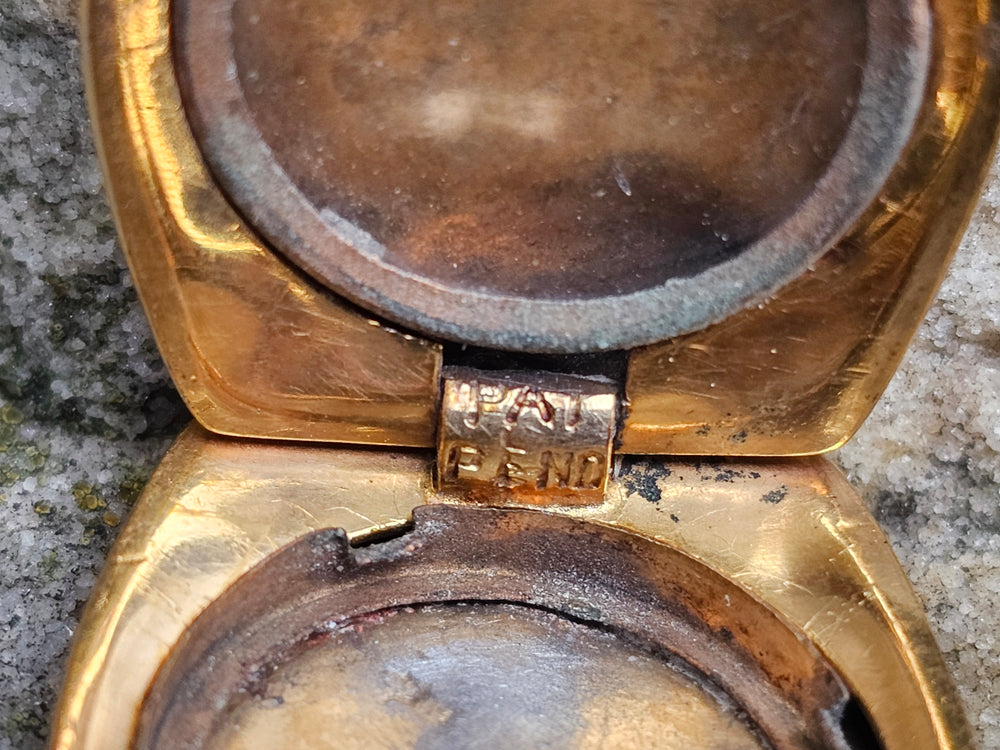 Victorian Horseshoe Gold Filled Locket / Heron Engraved Locket