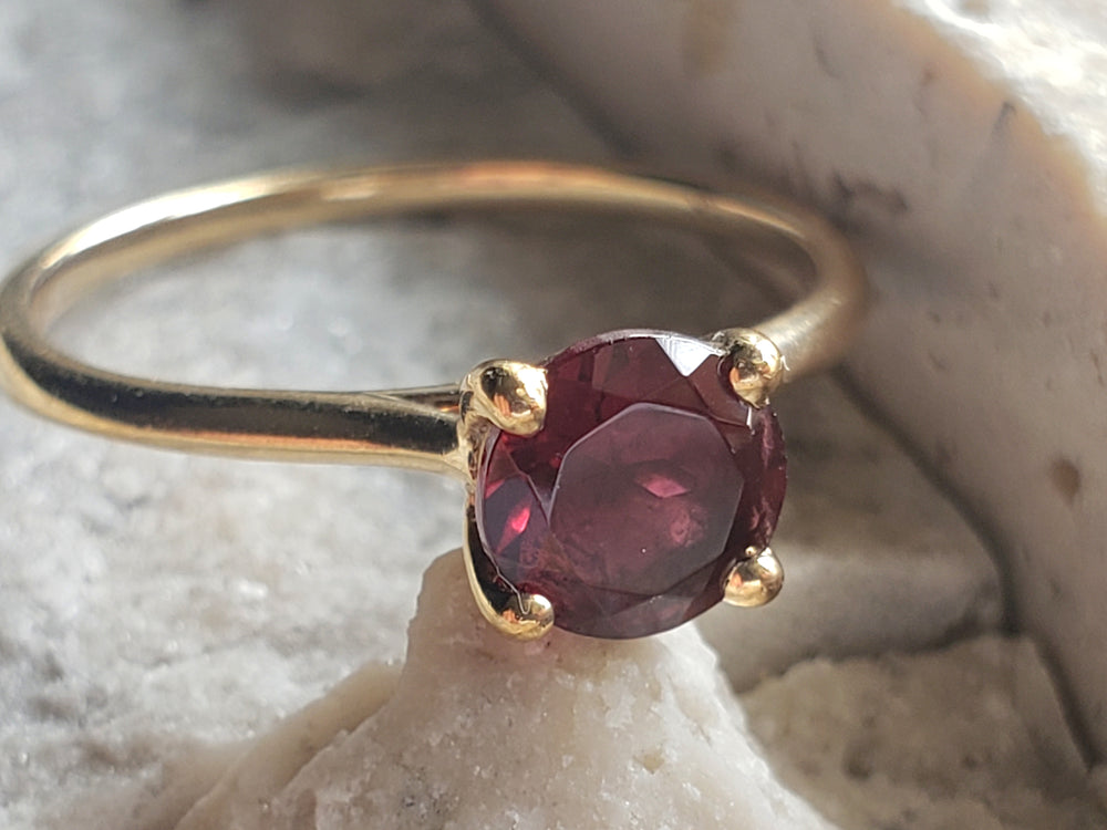 Garnet Ring / January Birthstone Ring