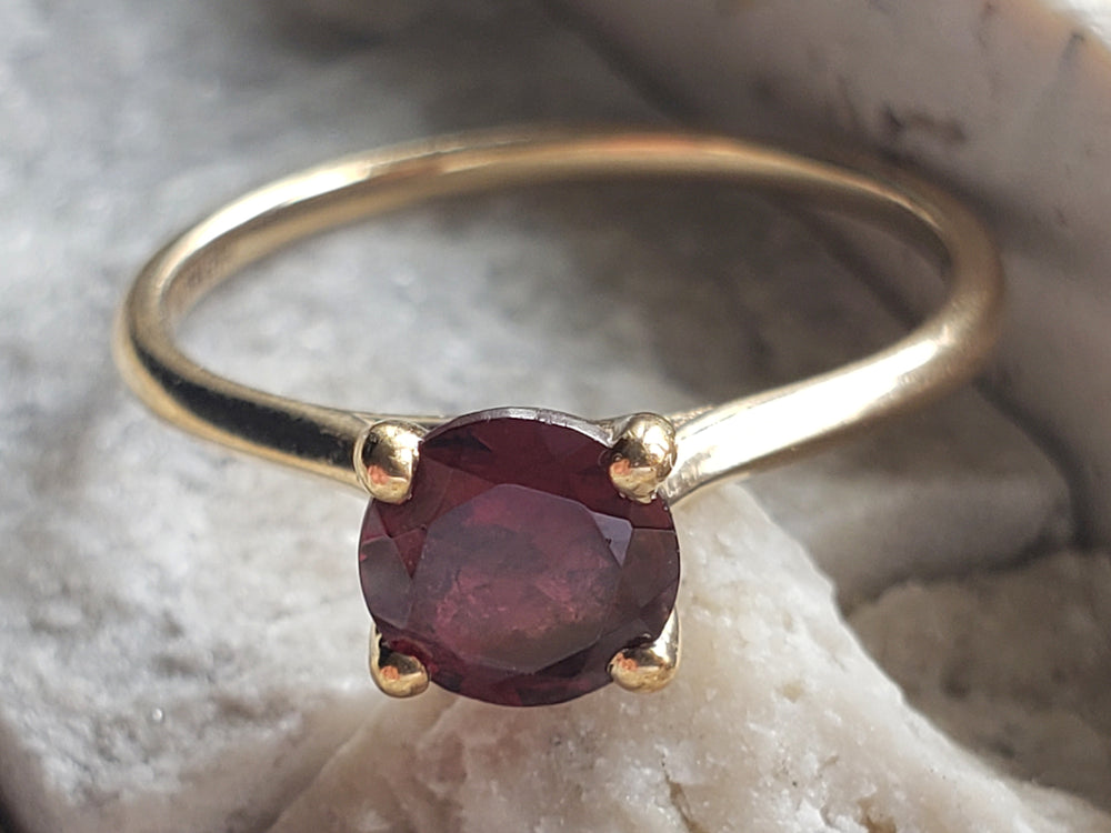 Garnet Ring / January Birthstone Ring