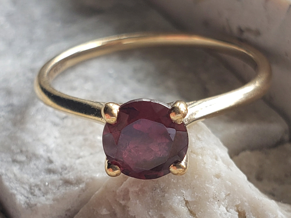 Garnet Ring / January Birthstone Ring