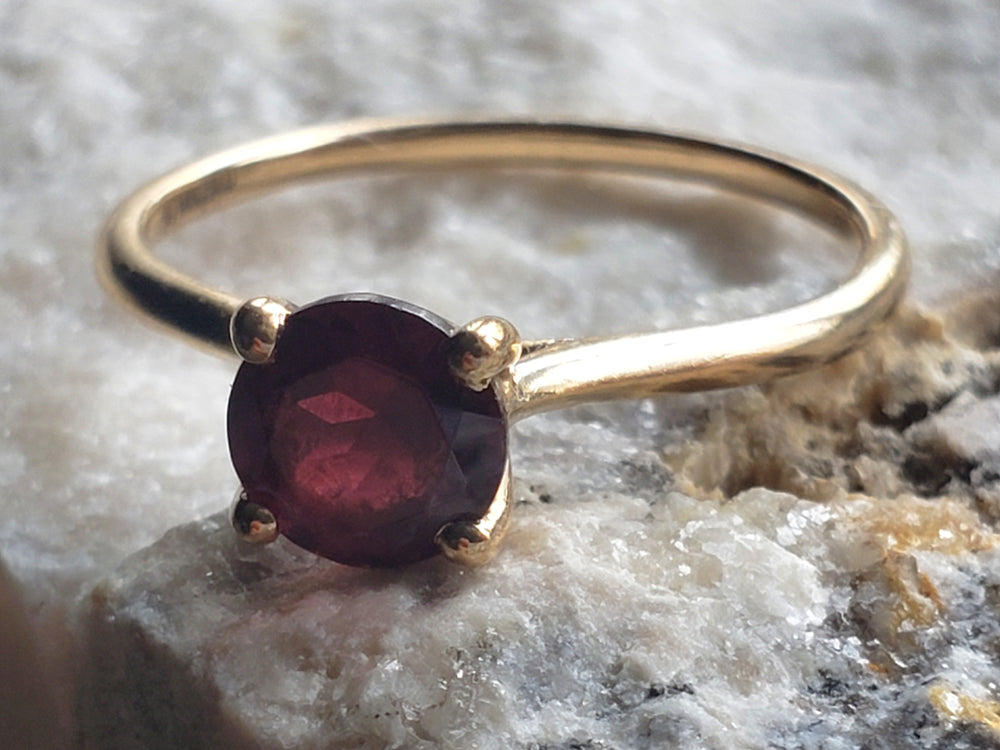 Garnet Ring / January Birthstone Ring
