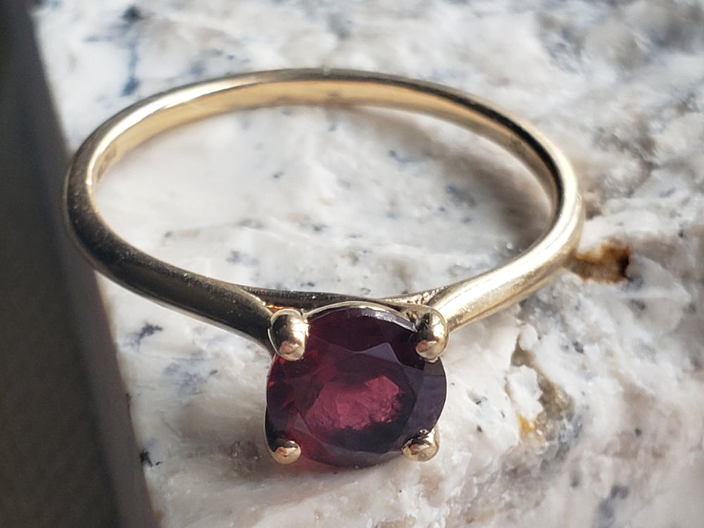 Garnet Ring / January Birthstone Ring
