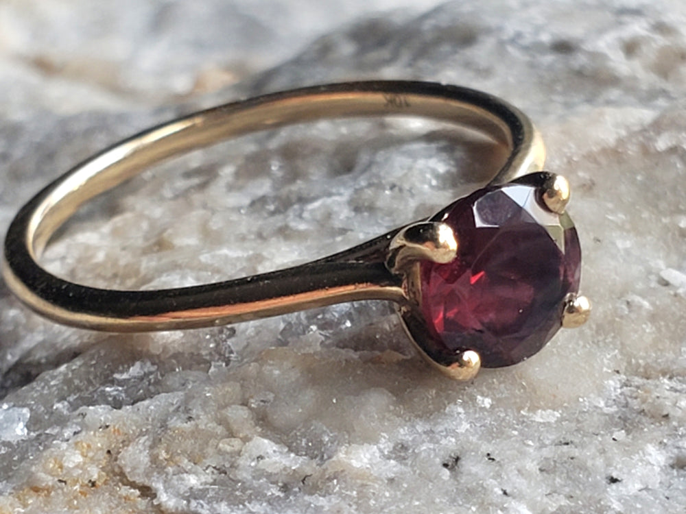 Garnet Ring / January Birthstone Ring