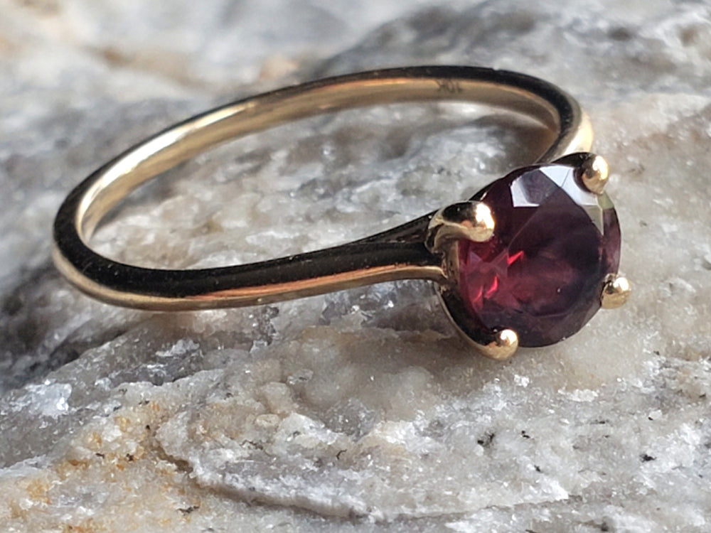 Garnet Ring / January Birthstone Ring