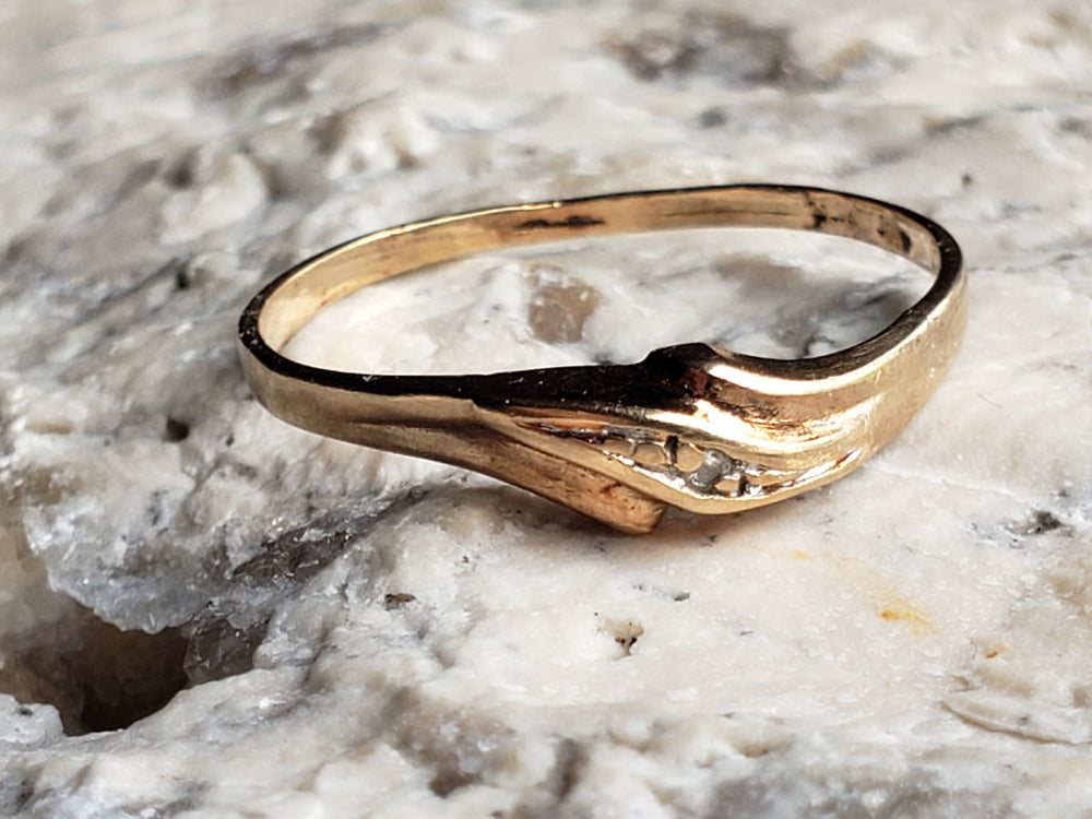 Dainty Vintage Wedding Band / Diamond Wedding Band / Promise Ring