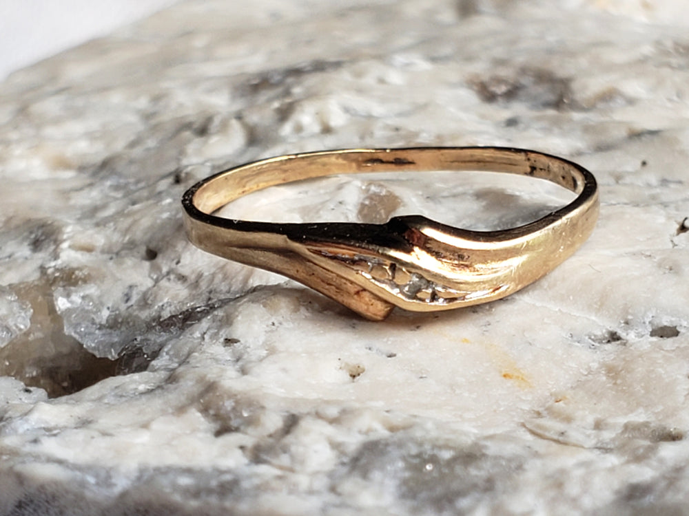 Dainty Vintage Wedding Band / Diamond Wedding Band / Promise Ring