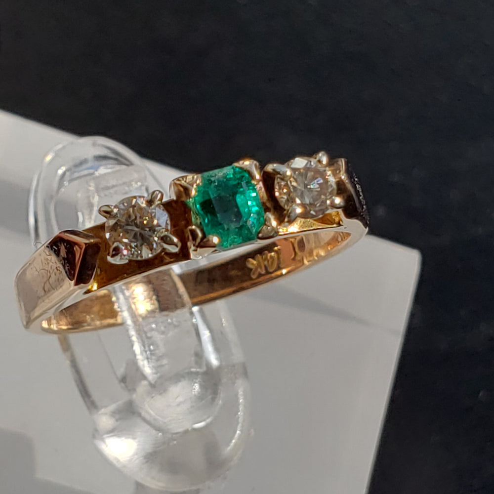 Vintage Emerald and Diamond Ring / May Birthstone / Emerald and Diamond Ring / Natural Emerald and Diamond Ring